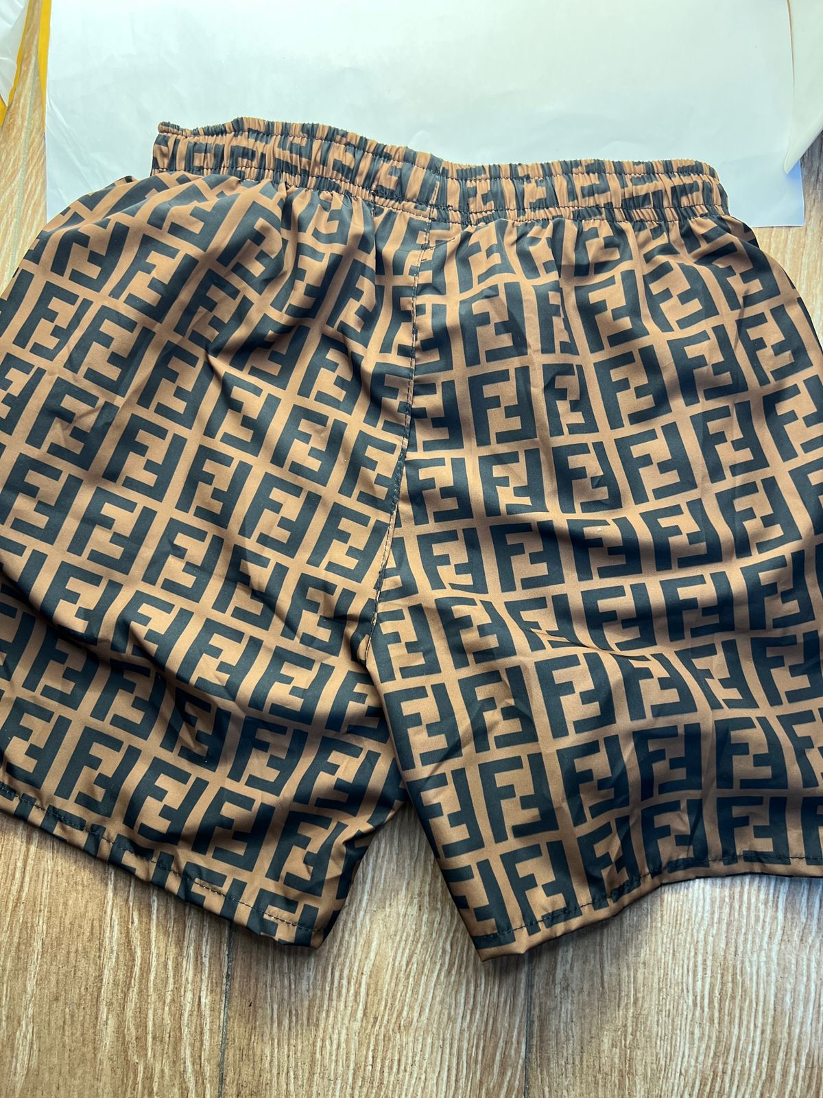 short fendi marron