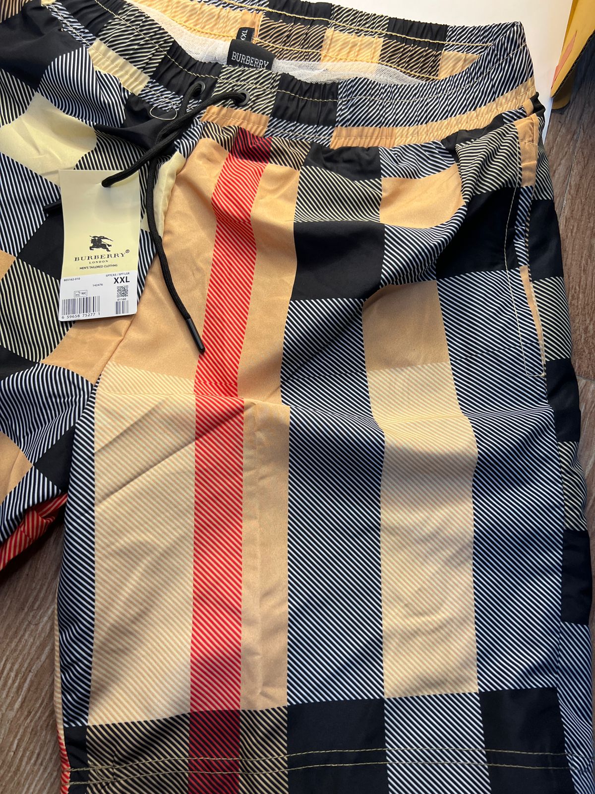 short burberry beige