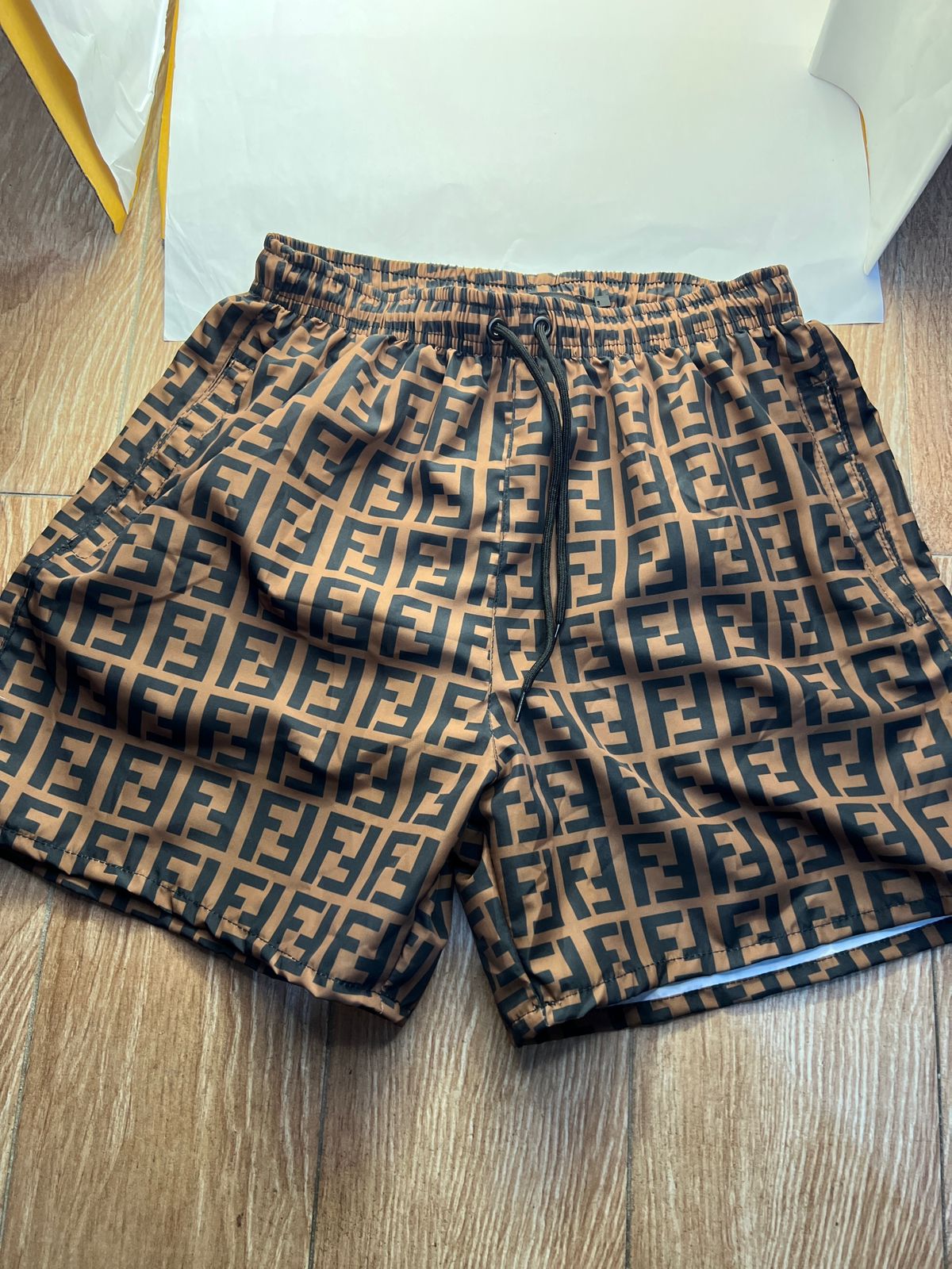 short fendi marron