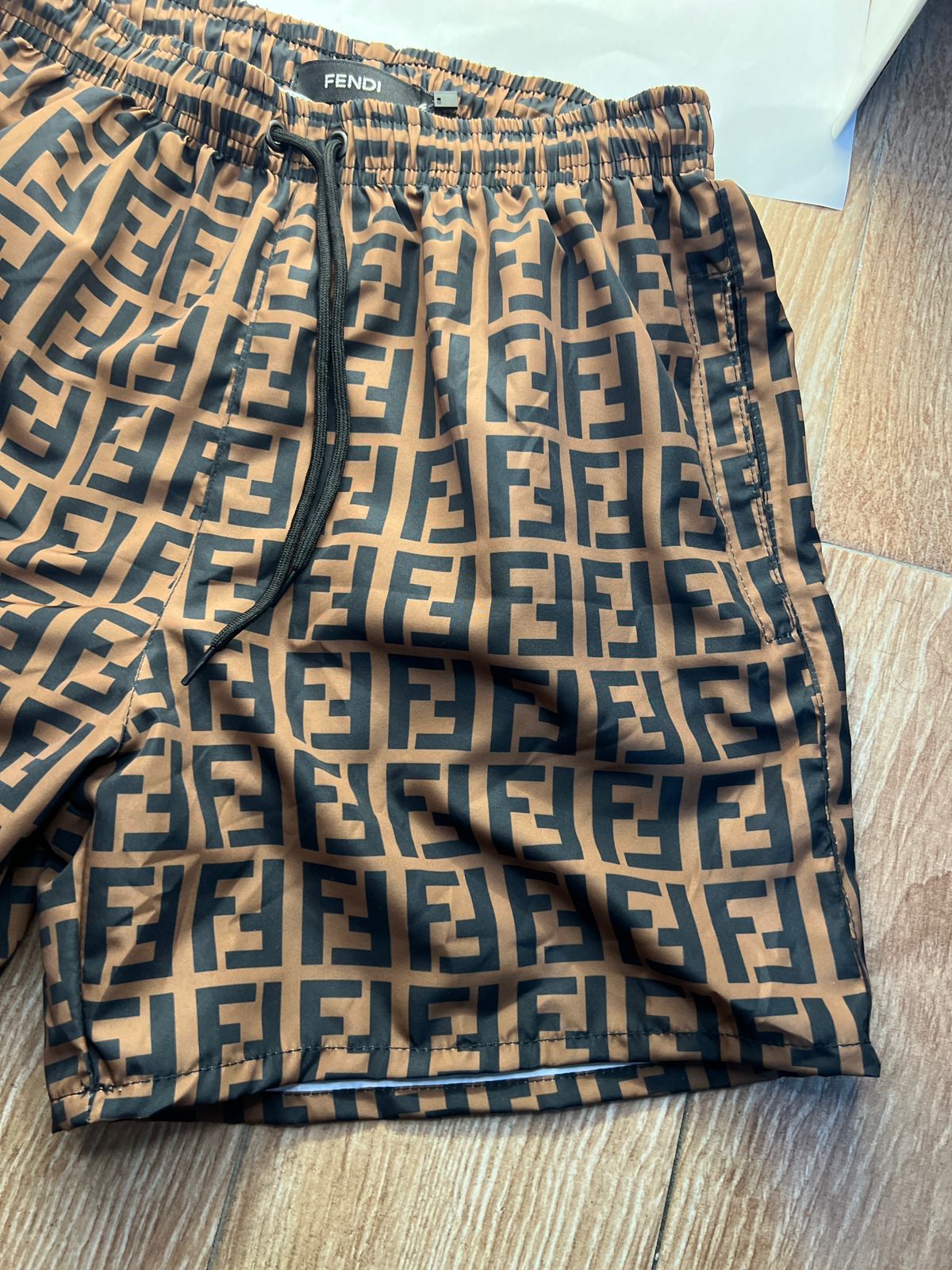 short fendi marron