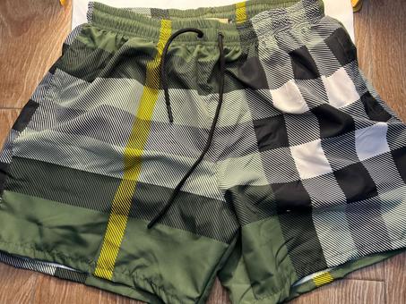short burberyy vert