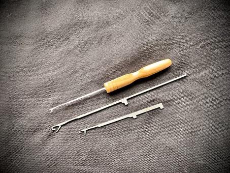 Run Mender Repair Kit - Complete Set with Ladder Darner Hook, Latch Hook and Wooden Handle