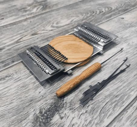 Vintage Darning Loom and Repair Kit with 14 Hooks for Mending Clothing Quickly and Easily