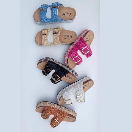 صندالة  C&M Paris المزيّنة بالخرز مع إبزيمين