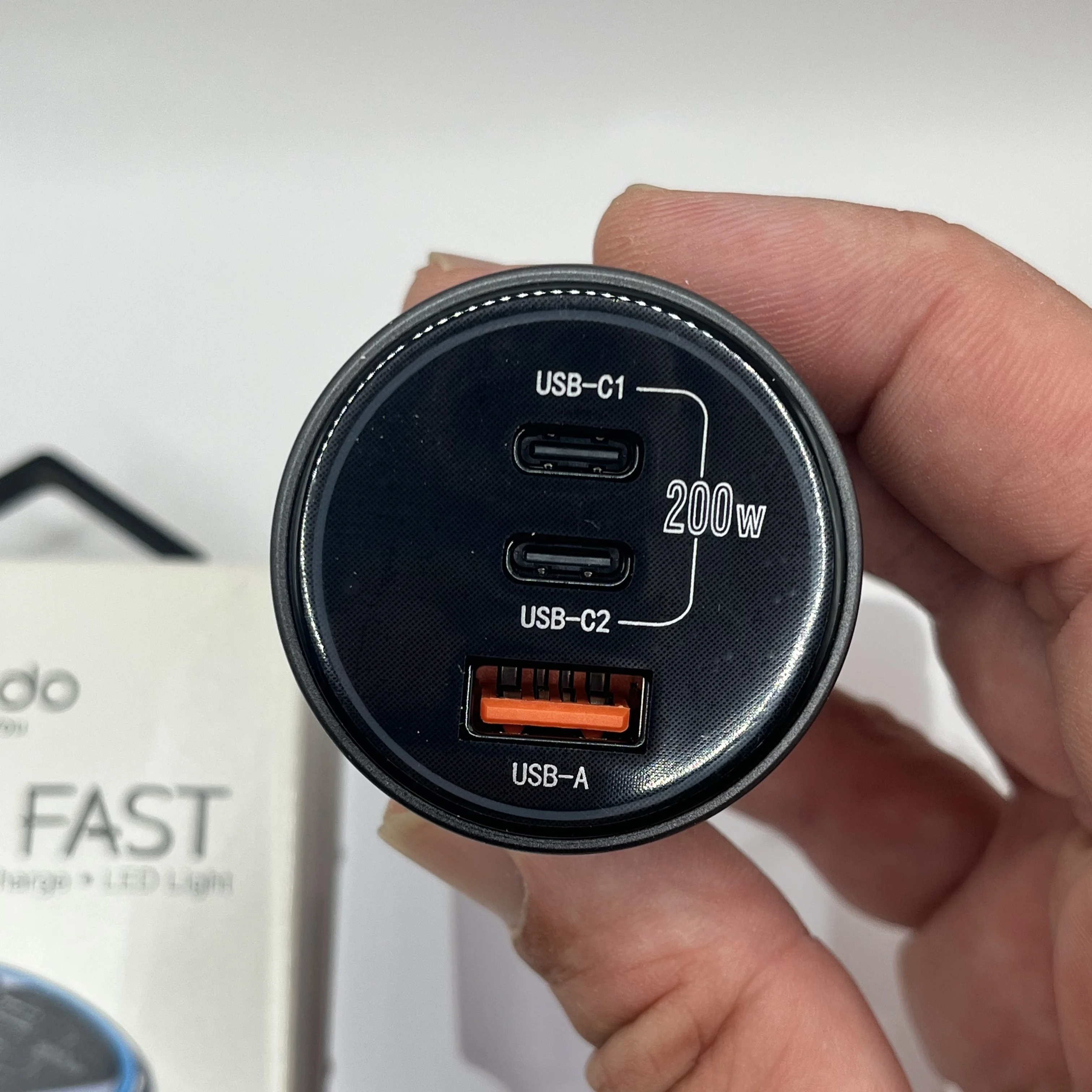 شاحن السيارة الخارق Yesido Y59 (200W) — محطة شحن فائقة السرعة لأجهزتك ولابتوبك أثناء القيادة
