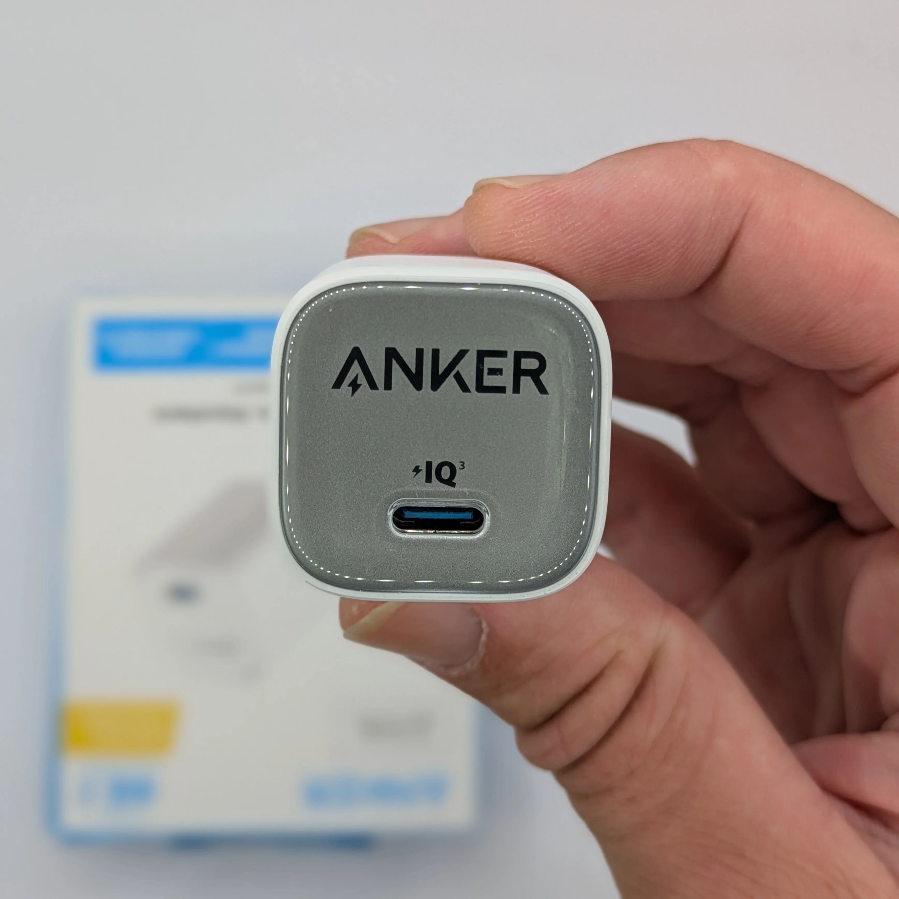 شاحن Anker بقوة 25 واط — قوة جبارة بحجم مدمج من العلامة رقم 1 عالمياً