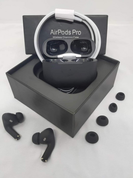 Apple Airpods pro black special edition  (علبة +كابل الشحن ) توصيل مجاني