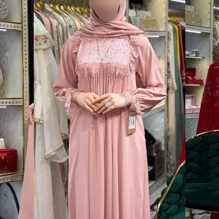 عباية فاخرة بدانتيل راقي وجيب أمامي عملي