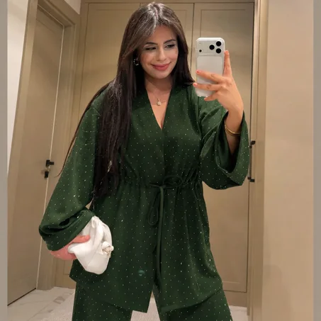 طقم نسائي  مرصع بالستراس ✨