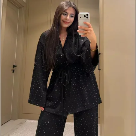 طقم نسائي اسود مرصع بالستراس ✨