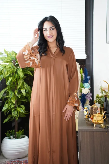 عباية طرزة توب زوم جودة عالية   ، أناقة لا مثيل لها بألوان ساحرة