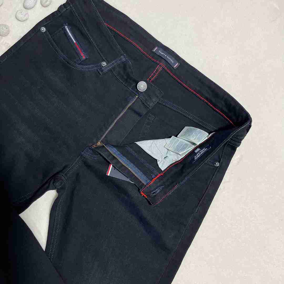 Tomy Bleu Slim