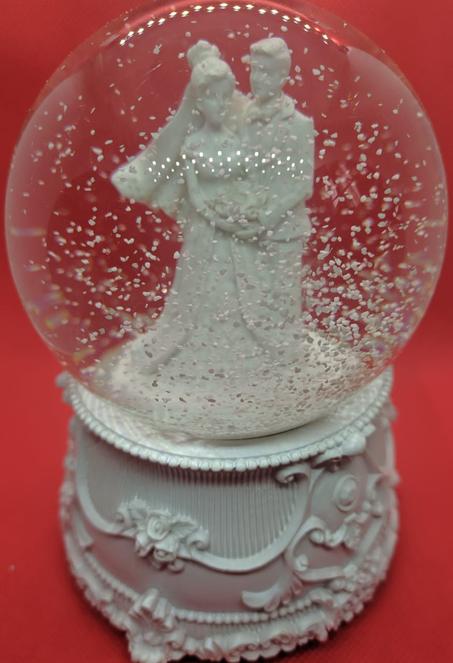 Boule de neige lumineuse avec musique romantique grand taille