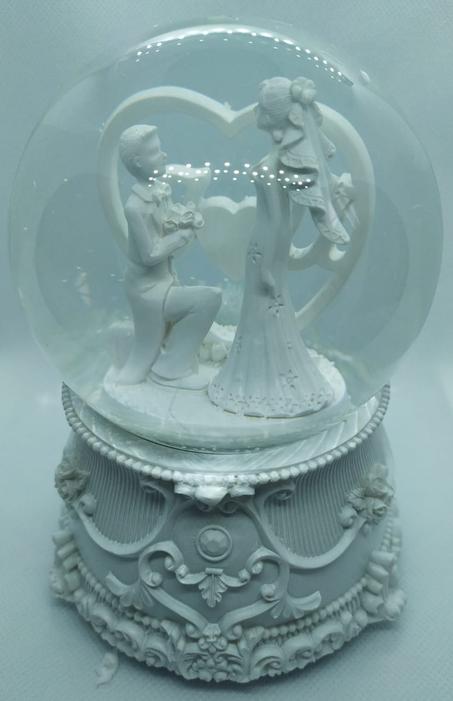 Boule de neige lumineuse love Grand taille