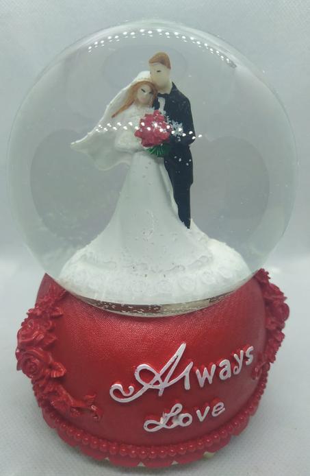 Boule de neige lumineuse avec 8 musique romantique grand taille