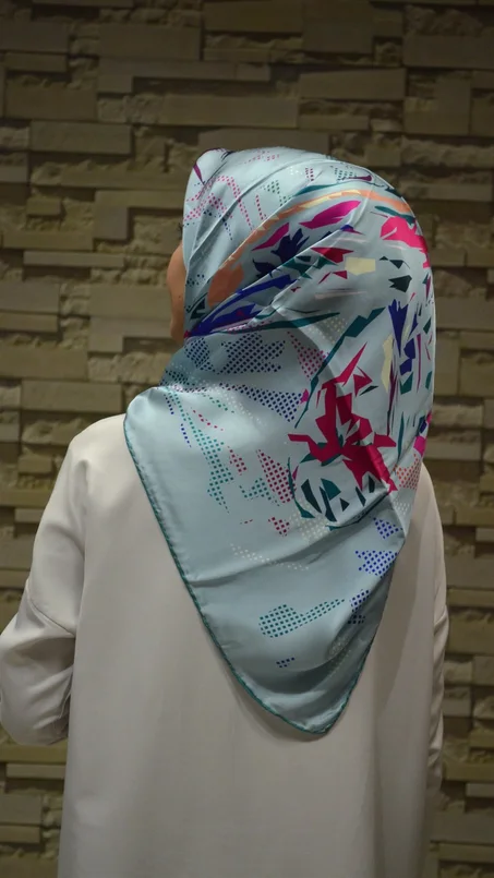وشاح حرير ستان مزخرف نسائي