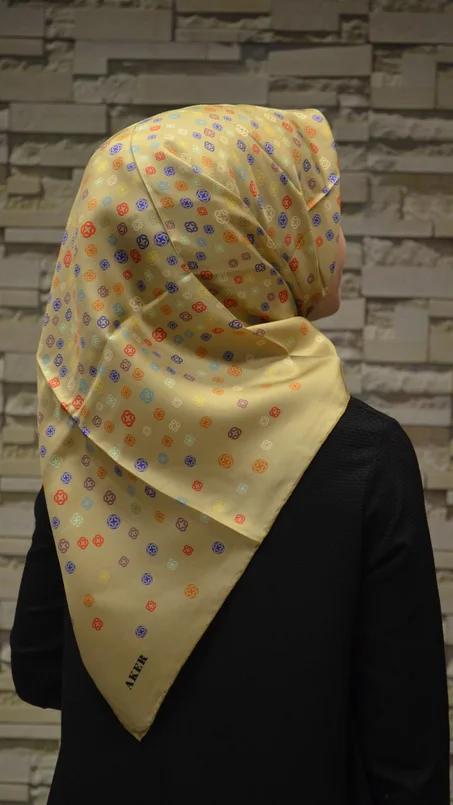 وشاح حرير ستان مزخرف نسائي