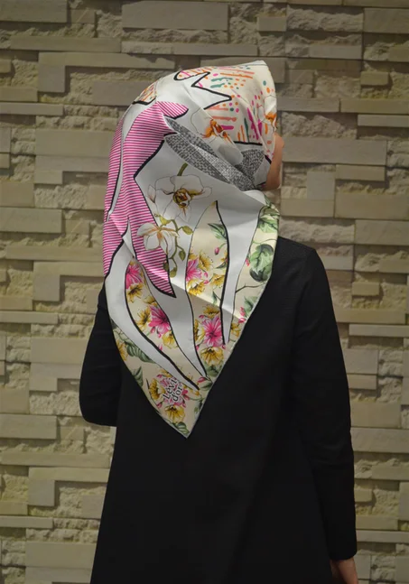 وشاح حرير تويل مزخرف نسائي