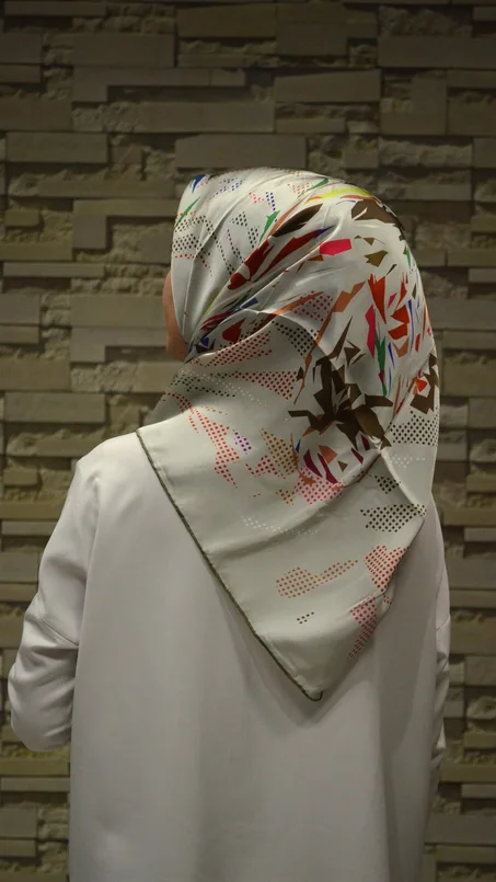 وشاح حرير ستان مزخرف نسائي
