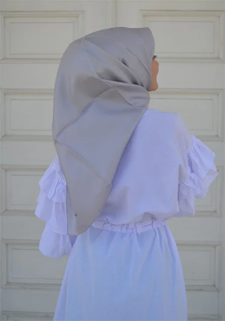 وشاح حرير رمادي نسائي