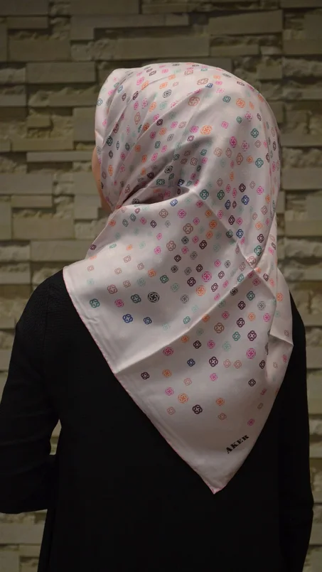 وشاح حرير تويل مزخرف نسائي