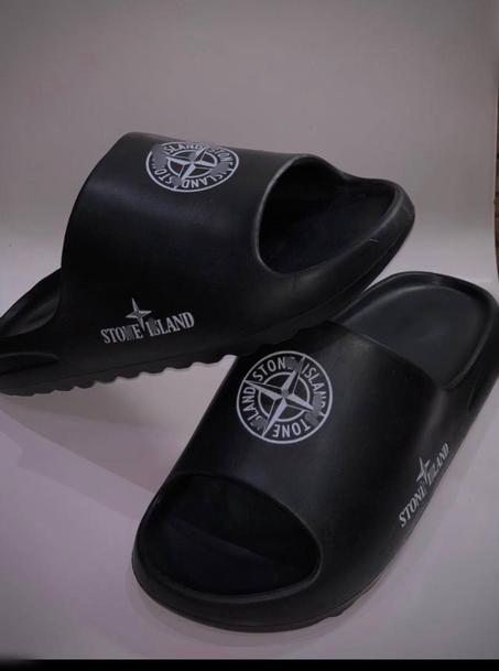 Claquettes yeezy stone islande 🖤😍