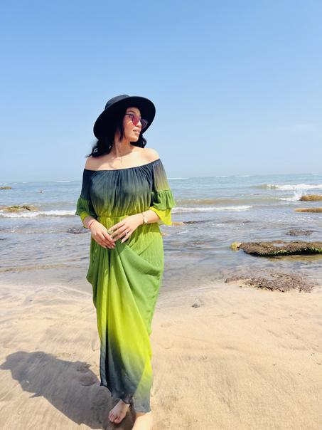 فستان صيفي أنيق وخفيف، تصميم عصري وتفاصيل راقية، مثالي لأيام الصيف و الخرجات🌸👗