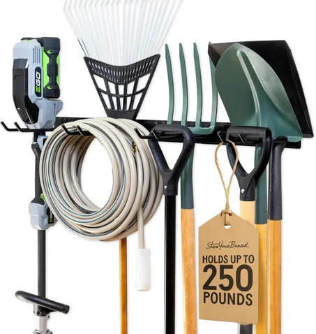 StoreYourBoard Estante de pared con 4 ganchos de garaje – Soporte de acero resistente para almacenamiento de garaje y jardín para cobertizo, taller u organización del hogar – Para rastrillos,