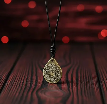 ✨قلادة الدئب النحاسية✨