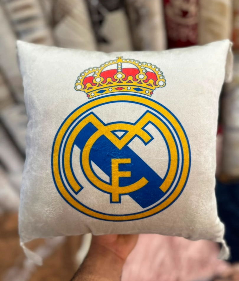 فريقك المفضل يرافقك في كل مكان زين صالونك او غرفتك بشعار فريقك المفضل ⚽ MELORIA  مع وسائد
