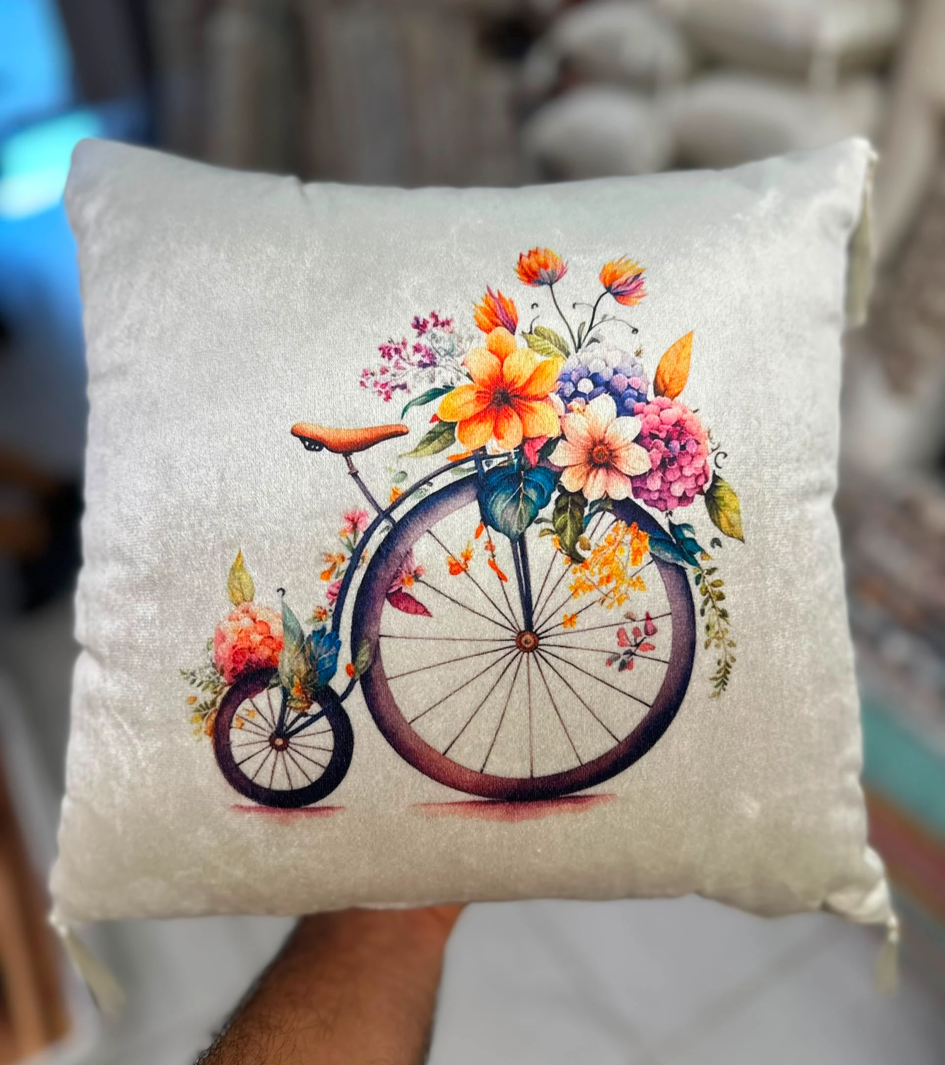 🌸 وسادة MELORIA ديكور فاخرة بتصاميم مميزة ومتنوعة – اختر تصميمك المفضل وأضف لمسة من الأناقة والجمال إلى منزلك ✨