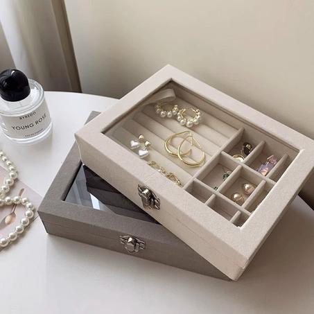 حقيبة لترتيب المجوهرات