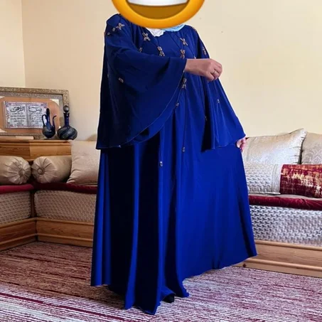 عباية دوبل كلوش فاخرة مزينة بالعقيق - تصميم أنيق ومريح