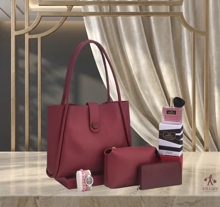 حقيبة نسائية فاخرة مع طقم إكسسوارات