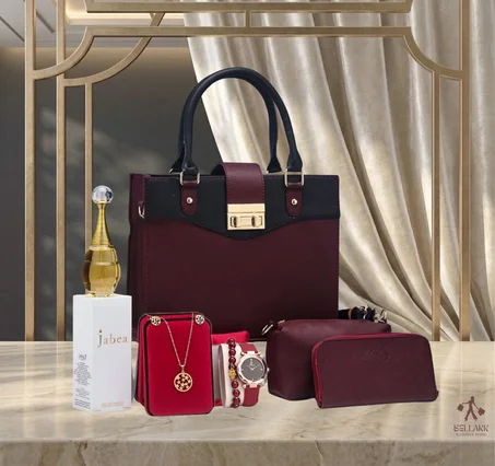 طقم حقائب نسائية فاخر مع إكسسوارات متناسقة