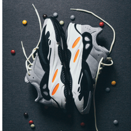 أحذية رياضية