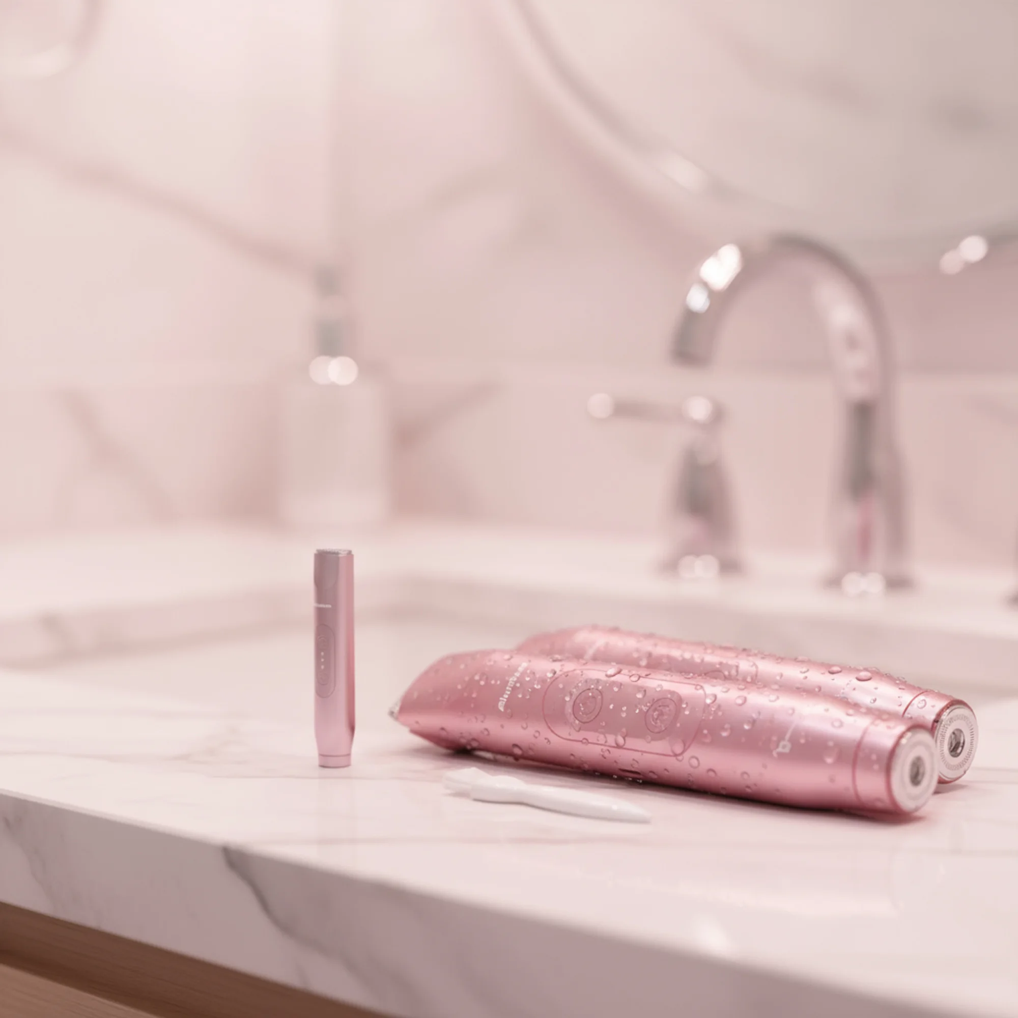 ماكينة حلاقة كهربائية 2 في 1 للنساء