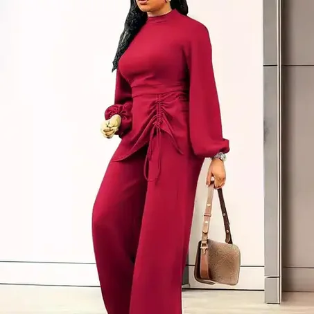 بدلة نسائية أنيقة