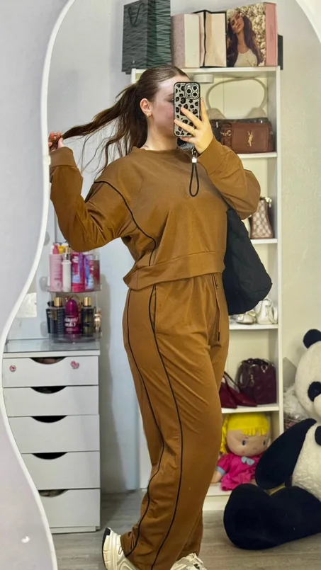 *طقم نسائي أنيق – أناقة وراحة في قطعة واحدة*