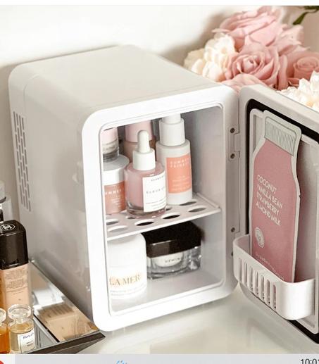 ثلاجة مواد التجميل الصغيرة