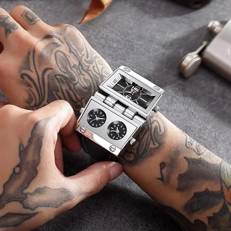 Montre surdimensionné trois fuseaux horaires