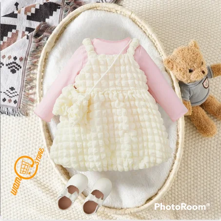 تي شيرت بلون موحد و ثنية فستان افارول و حقيبة