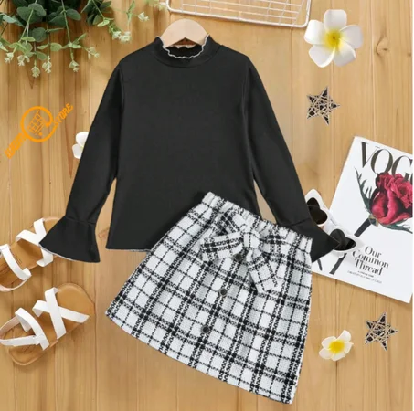 تي شيرت بنات اكمام منتفضة وتنورة طباعة مربع النقش حزام