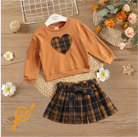 للفتيات مربعات ملونة نمط القلب تي شيرت و مطوي حزام تنورة