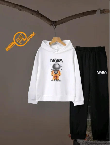 هودي وبنطلون رياضي بجرافيك عبارة ودب اولاد