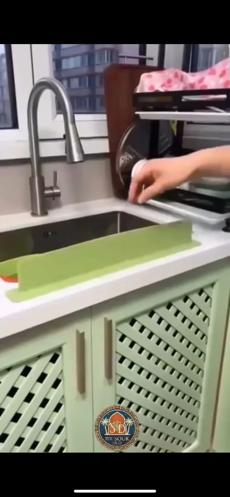 مانع طرطشة مياه الحوض (Sink Splash Guard)