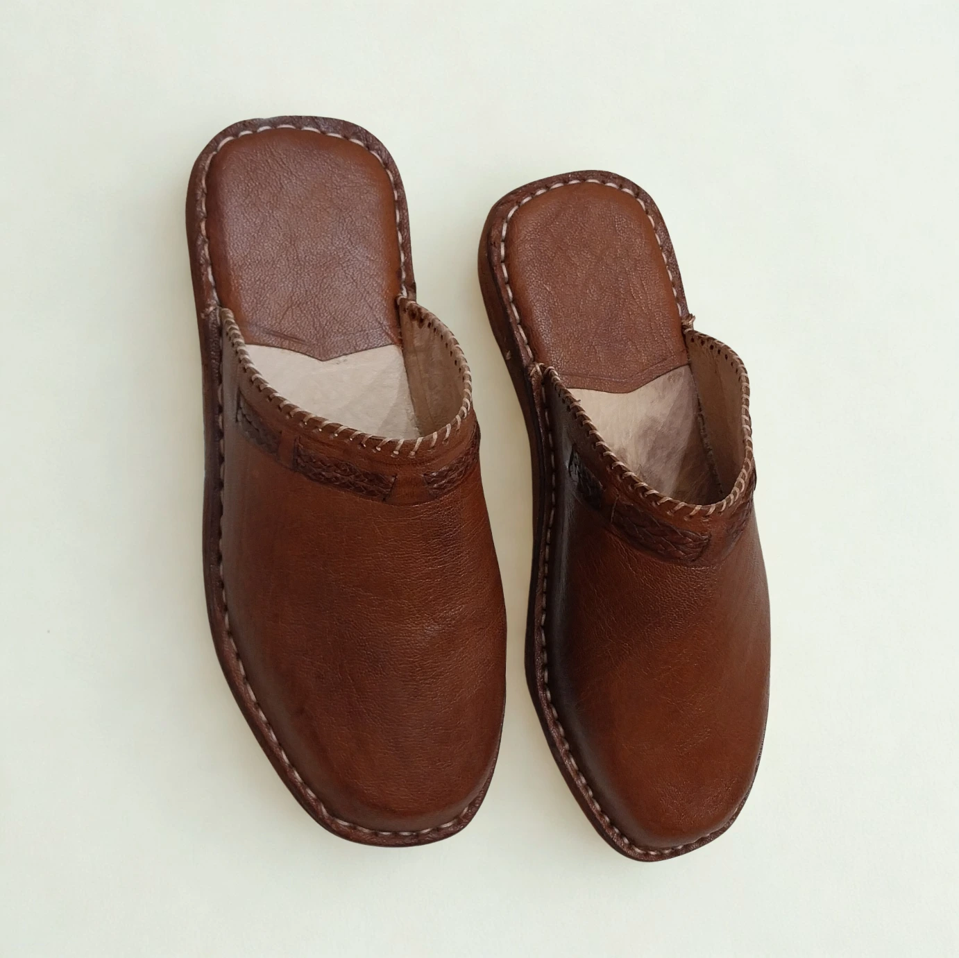 بلغة رجالية مصنوعة يدويا من الجلد الأصيل