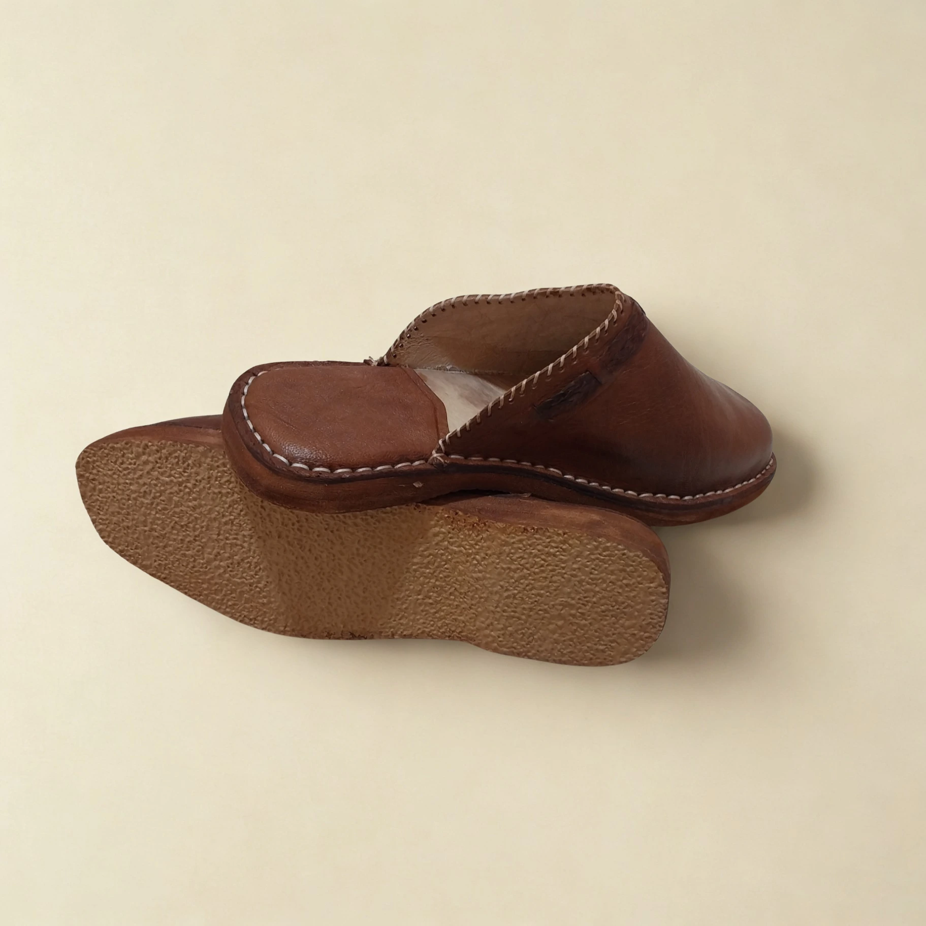 بلغة رجالية مصنوعة يدويا من الجلد الأصيل