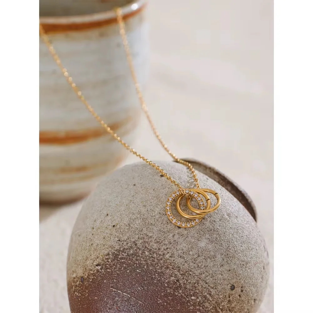 Cubic Zircon Circle Pendant Necklace