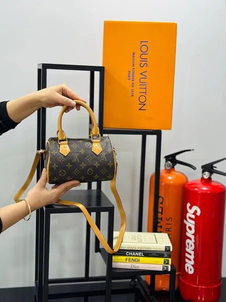 اختاري التميز مع حقيبة أنيقة بتصميم راقٍ 💼✨